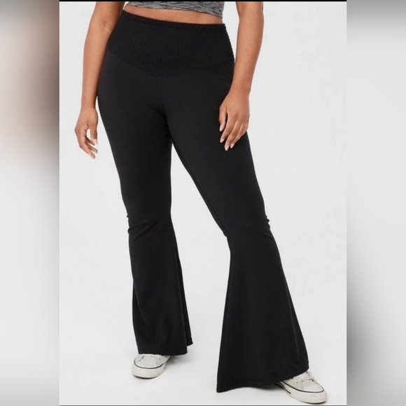 OFFLINE By Aerie🖤 Super Flare High-rise Leggings SIZE S - Picture 2 of 8